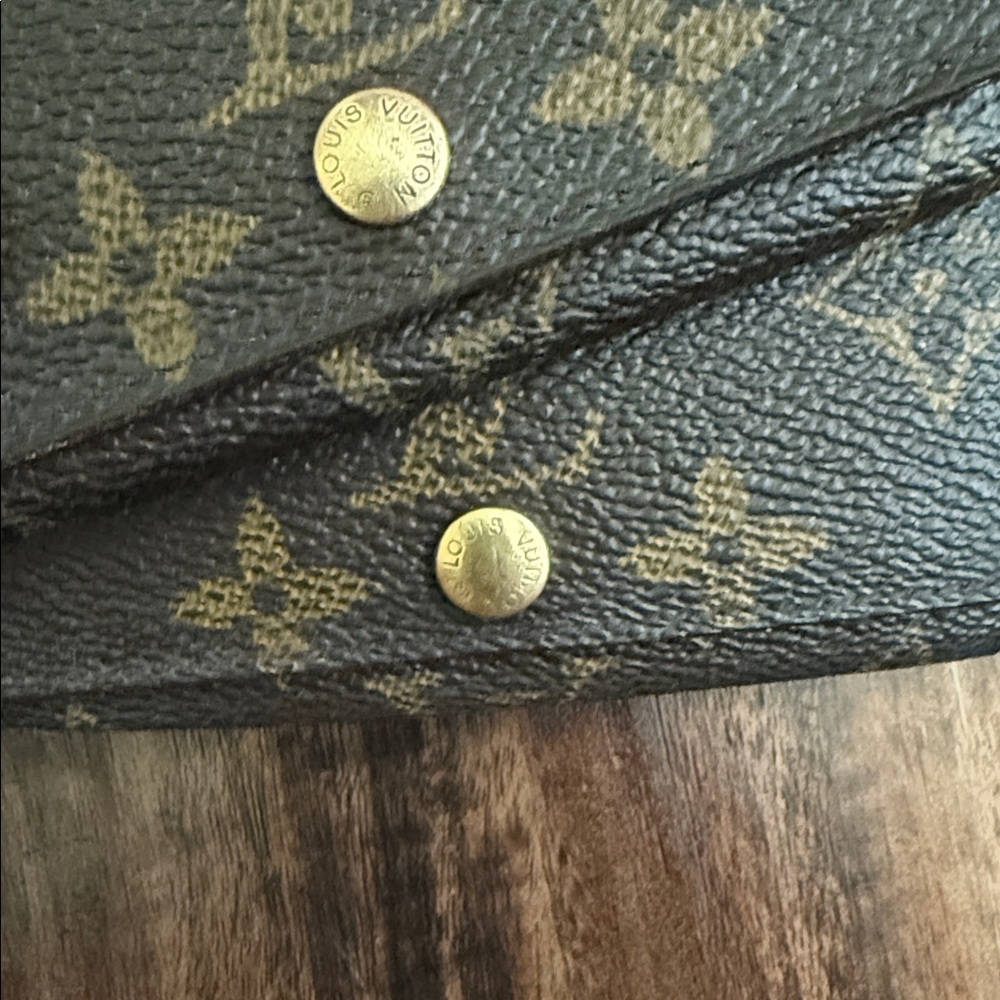 Louis Vuitton 4 key case (bundle) - Picture 2 of 8